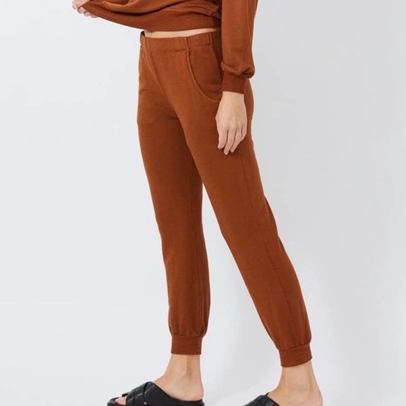 Monrow Pants - Monrow Supersoft Jogger in Caramel